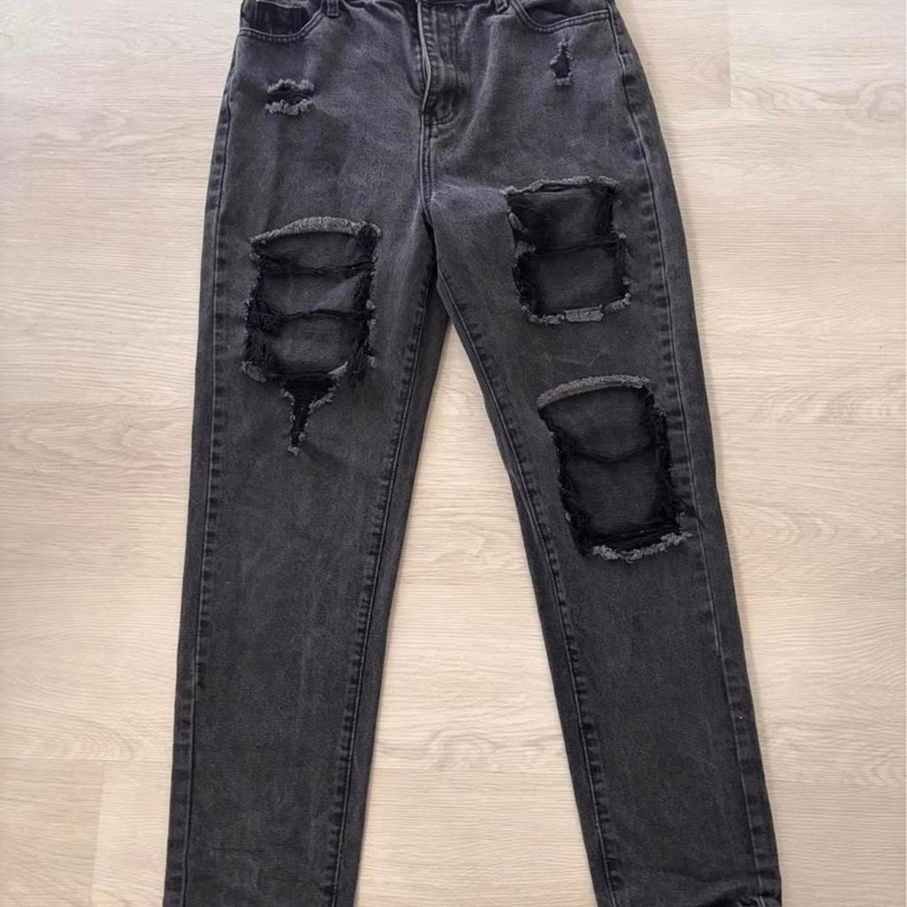 Black distressed high-waisted jeans with a relaxed fit. Size: L